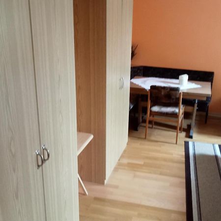 Uebernachtungszimmer 2 シュレッタウ エクステリア 写真